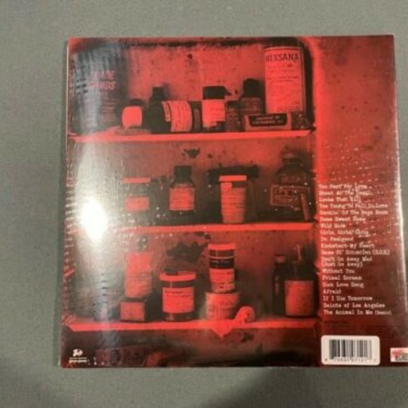 Motley Crue Greatest Hits 2-LP ~Exclusive Colored Vinyl (Crimson Smoke) ~Sealed! - Picture 2 of 3